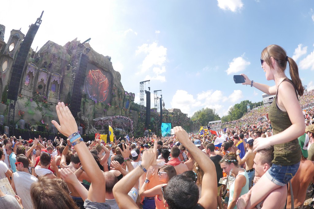 TECHNO STAGE